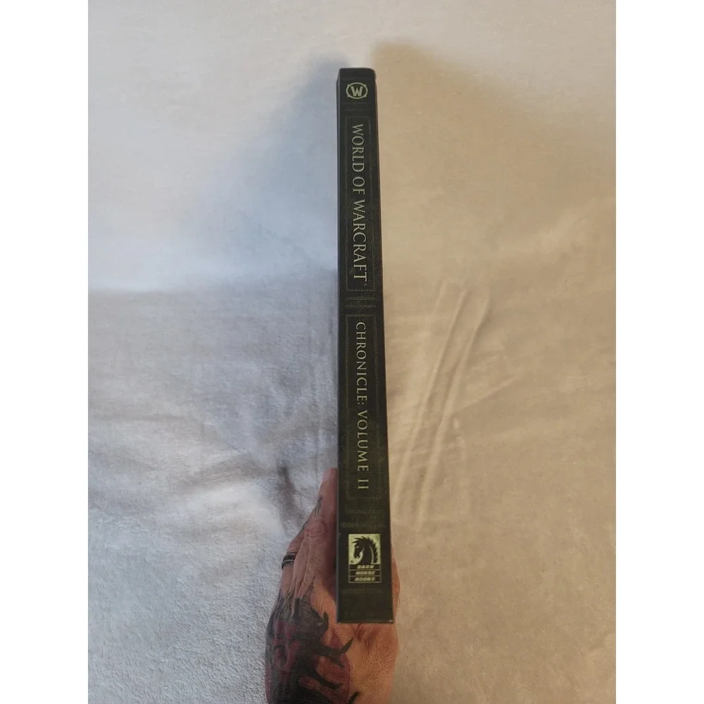 World of Warcraft Chronicle Volume II Hardcover Lore Book Dark Horse Blizzard